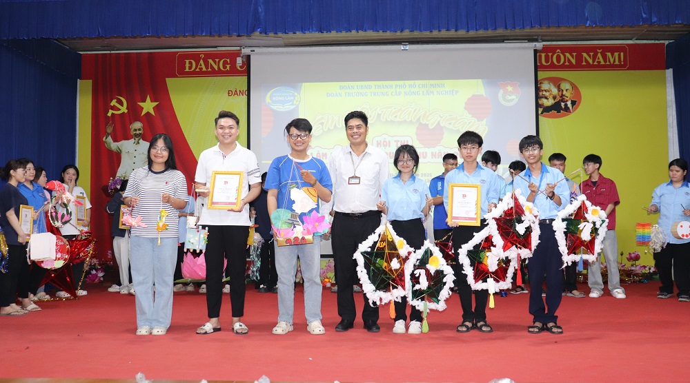 HÌNH ẢNH - Hội thi làm lồng đèn trung thu 2025